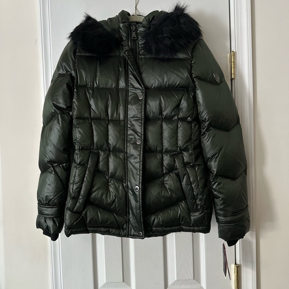 NWT Vince Camuto Faux Fur Hooded Puffer Jacket MEDIUM - Picture 3 of 5